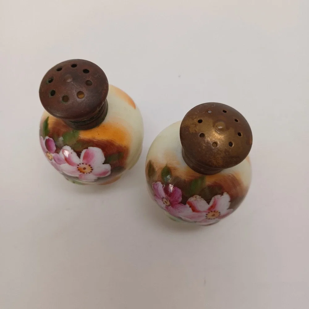 Enesco‎ Vintage Hand Painted Salt and Pepper Shakers Pink Floral Metal Caps